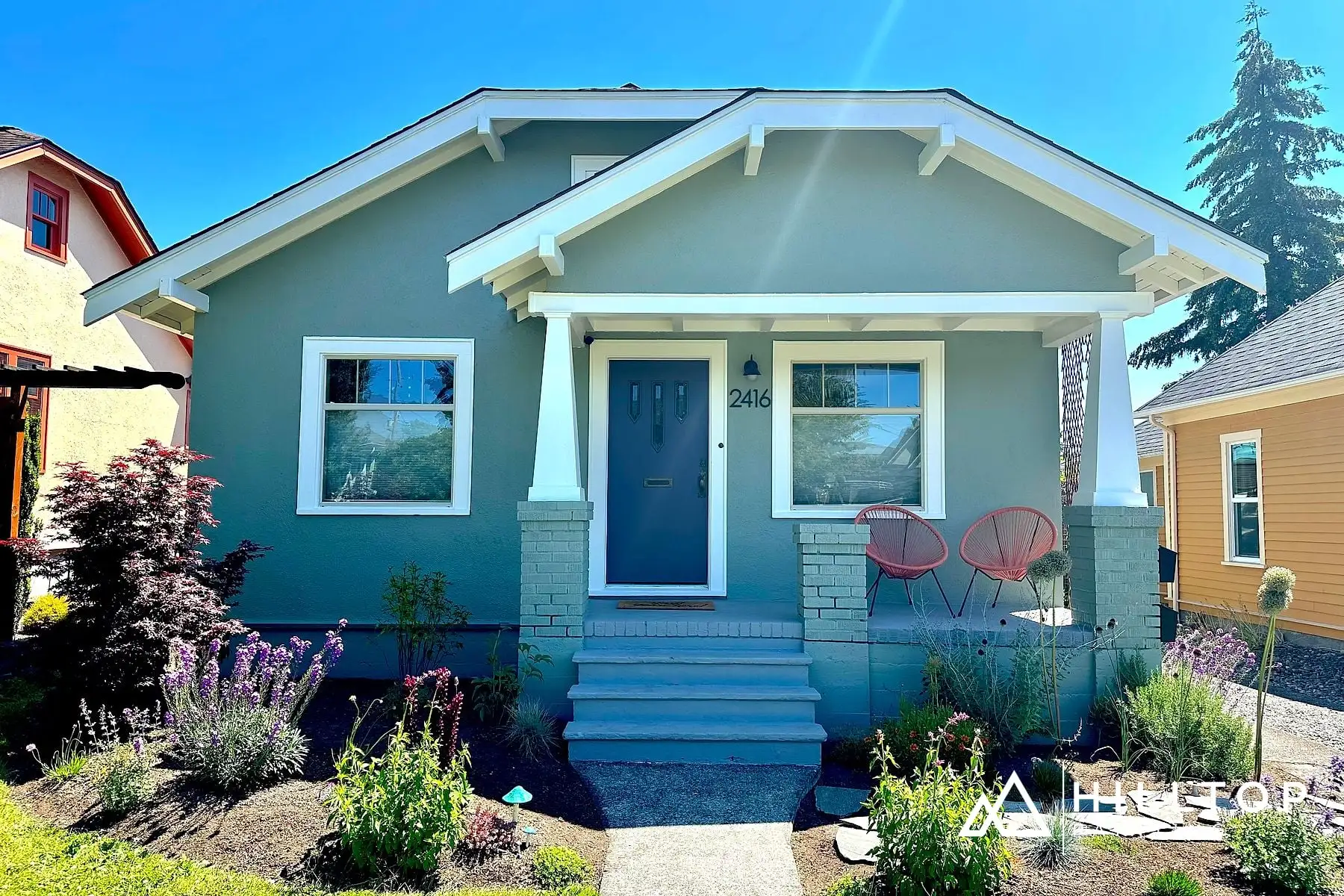 Stucco Bungalow in Evergreen Fog